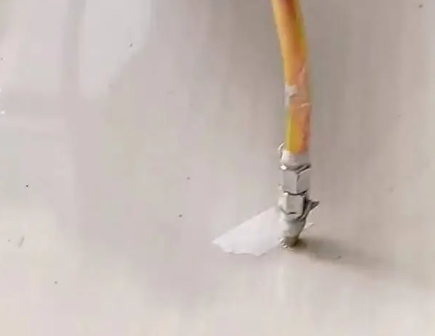 沙湾瓷砖空鼓维修公司专业解答在瓷砖铺贴过程中，如果使用的砂料过粗（如全部使用了粗砂），可能会导致以下问题